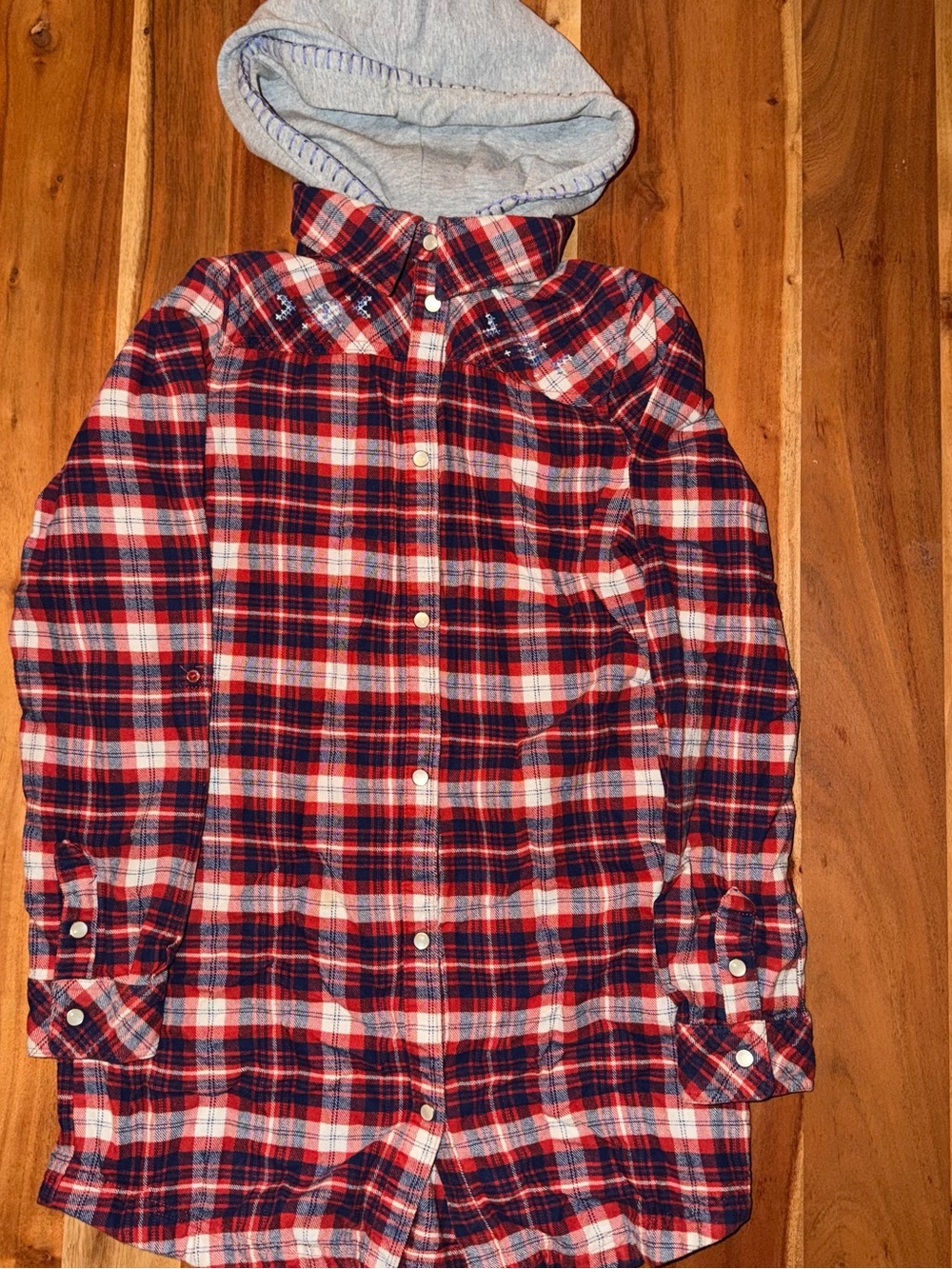 Women’s Roxy pearl snap Red and Navy Plaid Hooded Flannel Shirt. #024